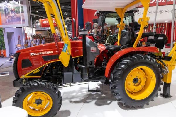 TRACTOR RH040 4WD CON RUEDAS AGRICOLAS - Image 2